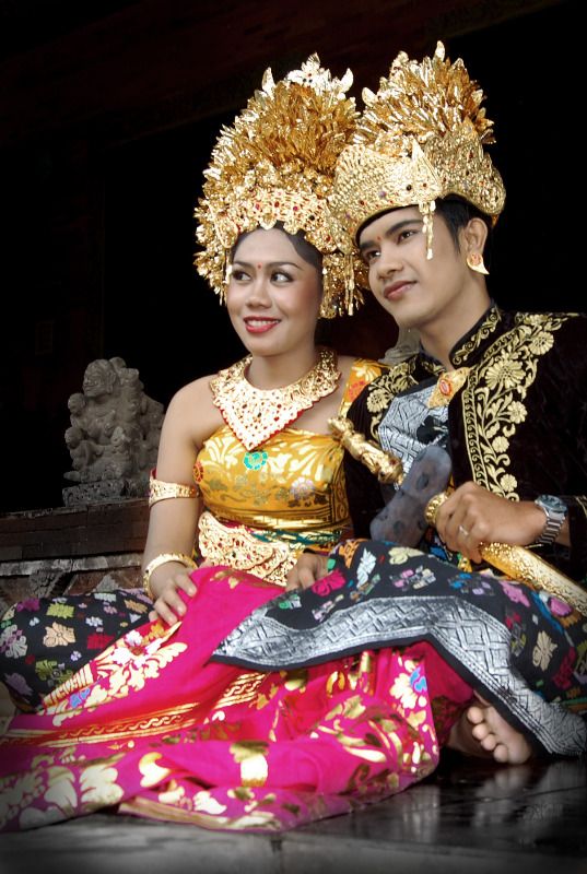 PHOTO Tata Rias Pengantin Pakaian Adat Bali 